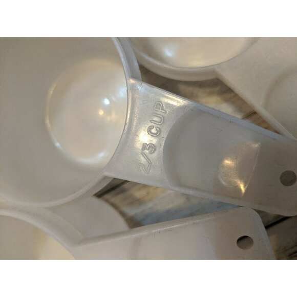 Vintage Tupperware 4 Piece Nesting Hanging Measuring Cups White - Picture 8 of 8